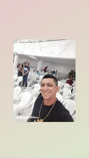 Irmãos unidos no gesso