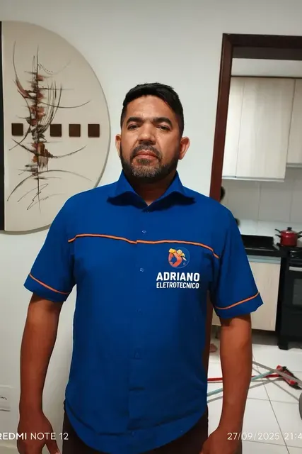 Adriano eletricista