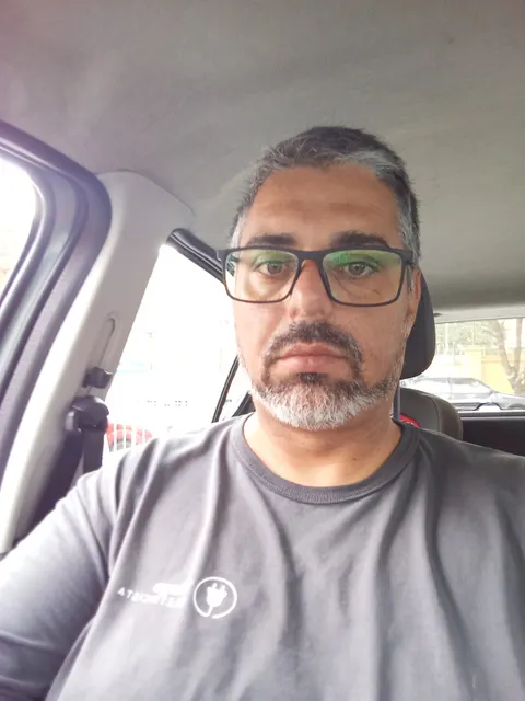 Tiago Jacyntho Eletricista