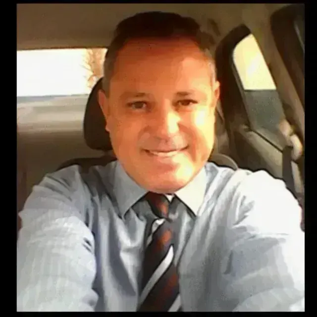Foto de Marido de aluguel e pedreiros, engenharia, impermeabilização, caça vazamento, problemas estrutural, pintura, epóxi, pisos ,